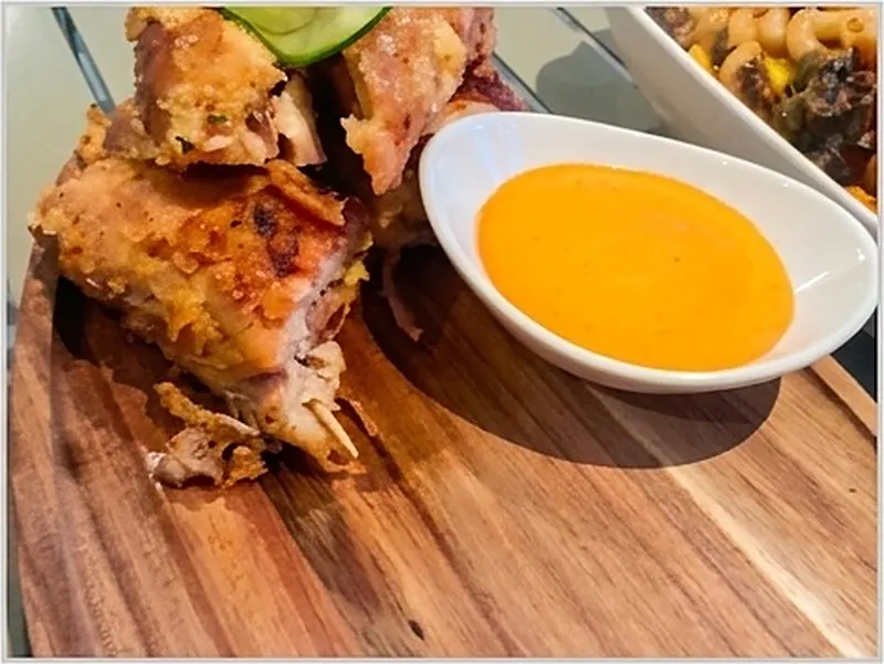 Chicken bites with dipping sauce